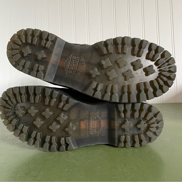 Vegetarian Shoes 10 Eyelet Work Boots in Vegan Pebbled Leather *England* - Picture 13 of 14